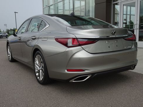 Used 2020 Lexus ES 350 w/ Accessory Package FWD image 3