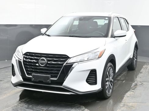 Used 2021 Nissan Kicks SV image 3