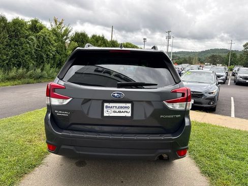 Used 2022 Subaru Forester Premium AWD/4WD image 5