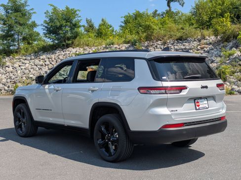 New 2025 Jeep Grand Cherokee L Altitude image 7
