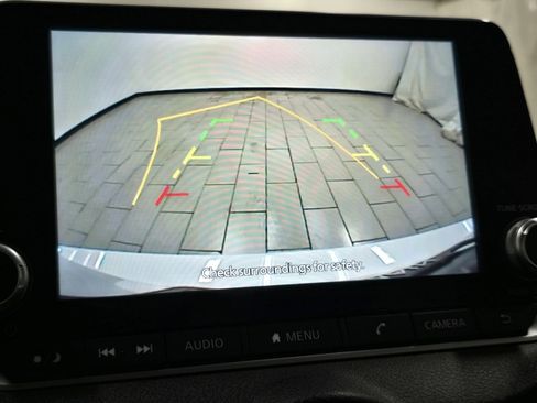 Used 2025 Nissan Sentra SV image 5