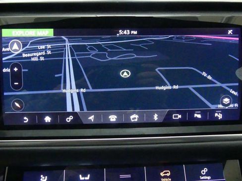 Used 2019 Land Rover Range Rover Velar R-Dynamic HSE image 9