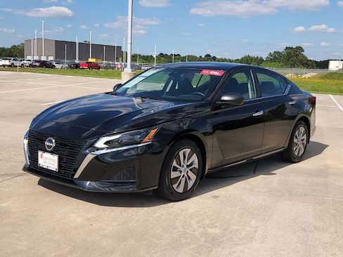 Certified 2024 Nissan Altima 2.5 S FWD image 3