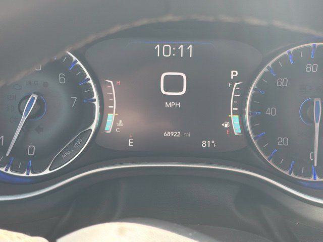Used 2024 Chrysler Pacifica Touring-L FWD image 20