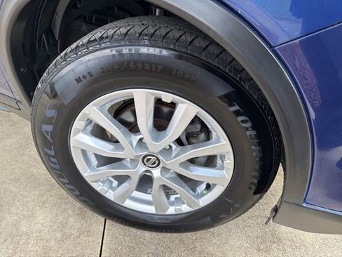 Used 2018 Nissan Rogue SV image 37