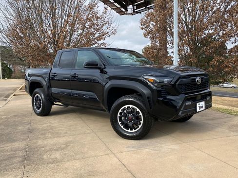 Used 2025 Toyota Tacoma TRD Off-Road image 1