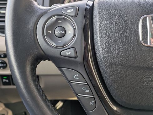 Used 2017 Honda Pilot Touring image 15