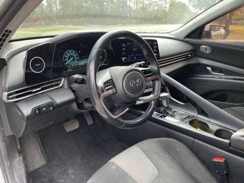 Used 2022 Hyundai Elantra SEL w/ Convenience Package image 8