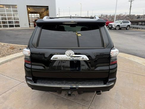 Used 2017 Toyota 4Runner Limited image 9