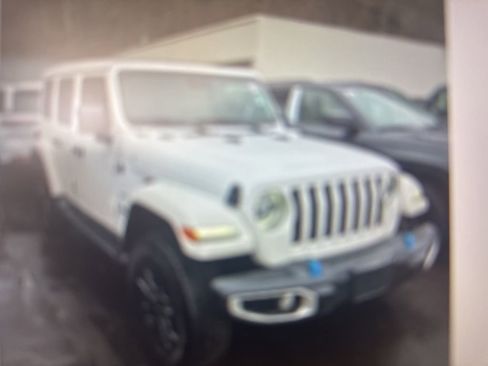 Used 2022 Jeep Wrangler Unlimited Sahara w/ Cold Weather Group image 2