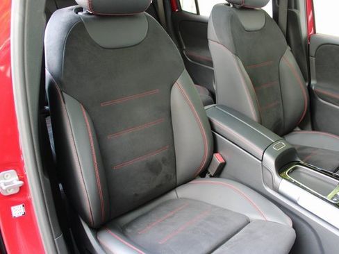 Used 2024 Mercedes-Benz GLB 250 4MATIC image 13