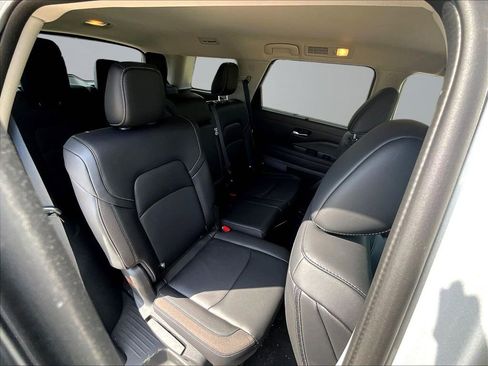 Used 2024 Nissan Pathfinder SL AWD/4WD image 27