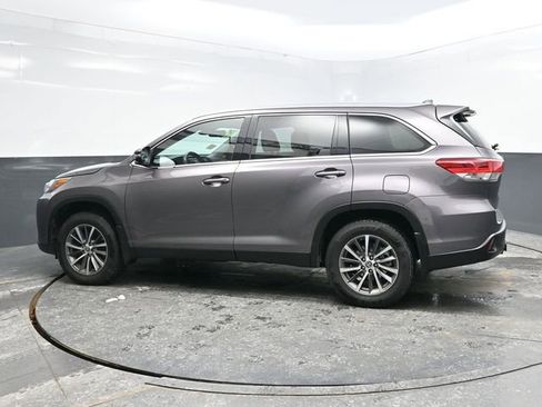 Used 2019 Toyota Highlander XLE image 4