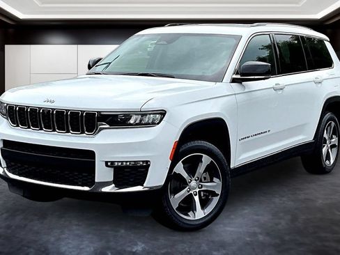 Used 2023 Jeep Grand Cherokee L Limited w/ Luxury Tech Group II AWD/4WD image 3