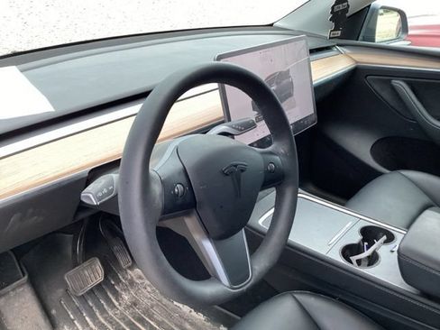 Used 2023 Tesla Model Y Long Range AWD/4WD image 22