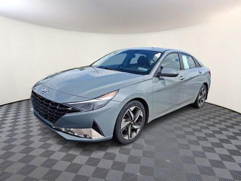 Used 2021 Hyundai Elantra SEL w/ Convenience + Premium Package FWD image 3
