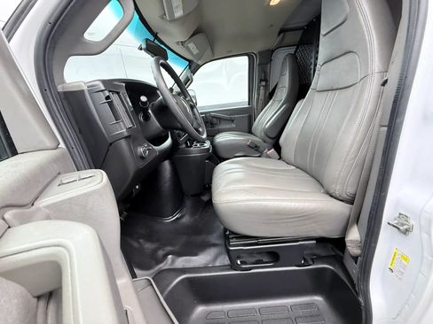 Used 2018 Chevrolet Express 3500 RWD image 25