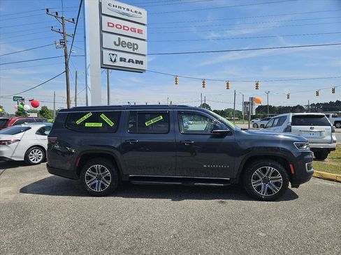 Used 2024 Jeep Wagoneer L 4WD w/ Premium Group I image 2