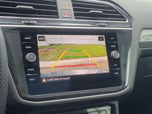 Certified 2023 Volkswagen Tiguan SE R-Line FWD image 32