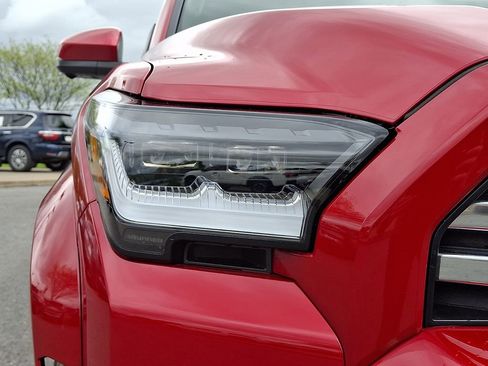 Used 2025 Toyota 4Runner Limited AWD/4WD image 12