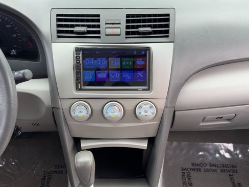 Used 2010 Toyota Camry image 22