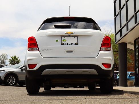 Used 2021 Chevrolet Trax LT AWD/4WD image 12