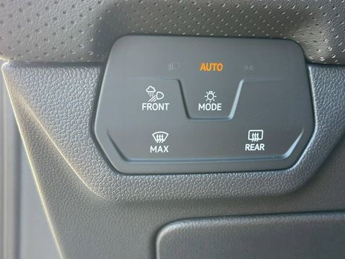 New 2026 Volkswagen Atlas Cross Sport SE image 24