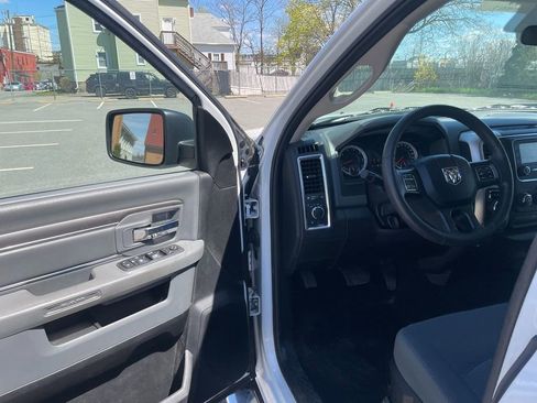 Used 2019 RAM 1500 Classic SLT AWD/4WD image 10