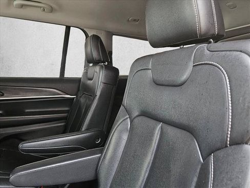 Used 2023 Jeep Grand Cherokee L Limited w/ Luxury Tech Group II AWD/4WD image 21