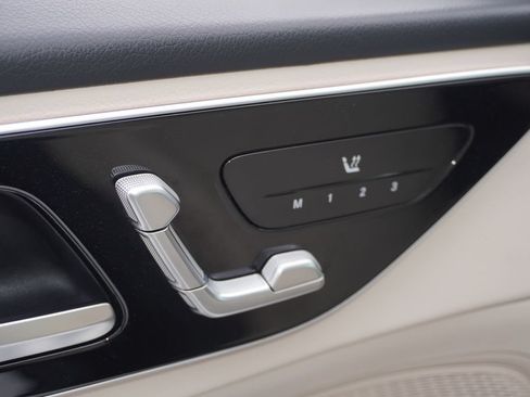 Used 2025 Mercedes-Benz C 300 Sedan image 13