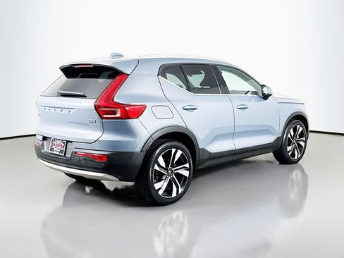 Used 2023 Volvo XC40 B4 Plus w/ Driver Assist Package FWD image 5