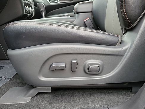 Used 2020 Nissan Pathfinder SL image 12