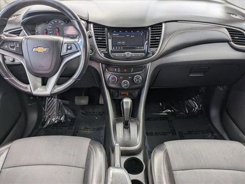 Used 2018 Chevrolet Trax LT w/ LT Convenience Package image 16