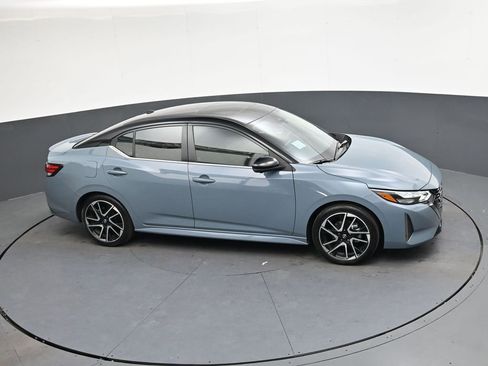 Certified 2025 Nissan Sentra SR w/ SR Premium Package image 30