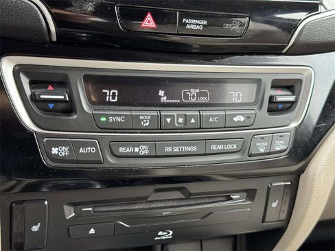 Used 2022 Honda Pilot Touring image 5