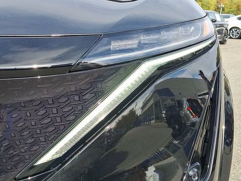 Used 2023 Nissan Ariya AWD image 9