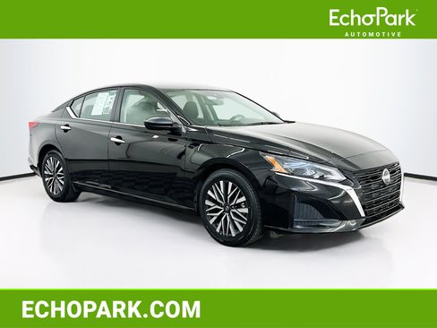 Used 2025 Nissan Altima 2.5 SV FWD image 1