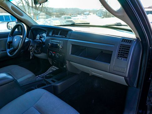 Used 2011 Dodge Dakota 4WD Crew Cab SXT image 22