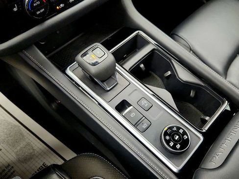 Used 2023 Nissan Pathfinder SL w/ SL Premium Package image 17