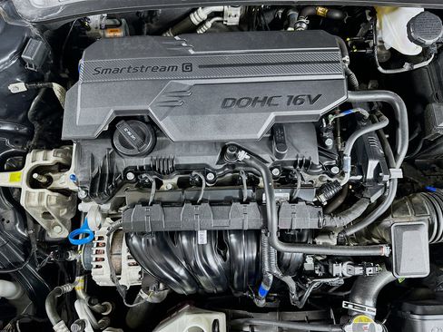 Used 2025 Hyundai Elantra SEL FWD image 33
