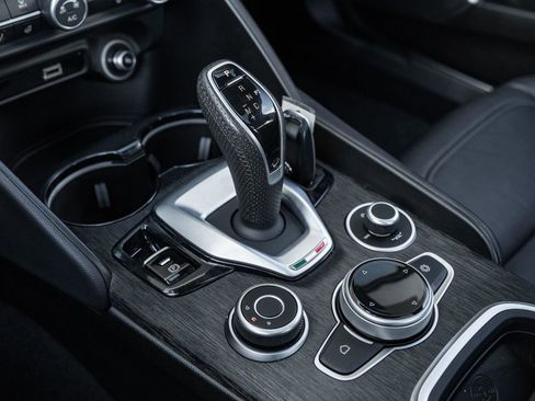 Used 2023 Alfa Romeo Giulia Sprint image 24