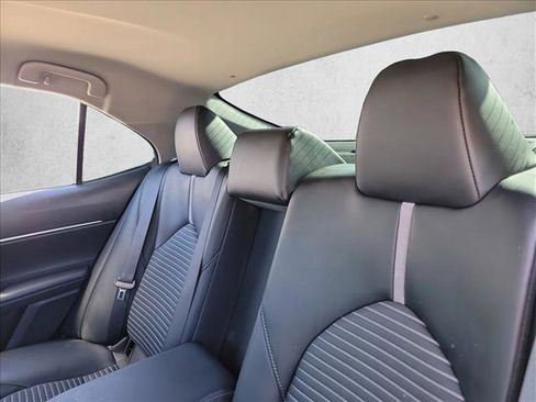 Used 2020 Toyota Camry SE image 15