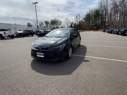 Used 2025 Toyota Corolla LE image 9