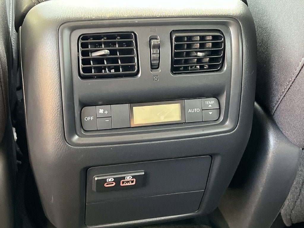Used 2020 Nissan Pathfinder S FWD image 18