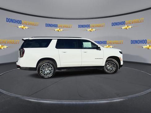 New 2026 Chevrolet Suburban RST image 12
