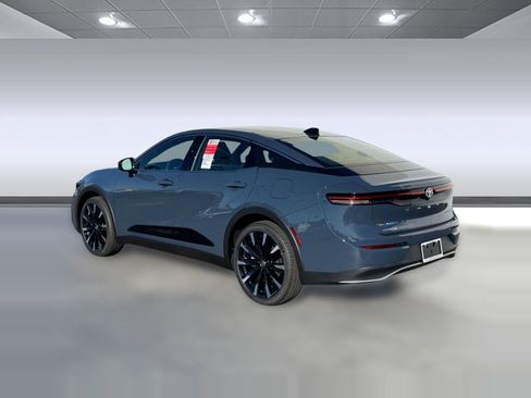 New 2026 Toyota Crown Platinum image 3