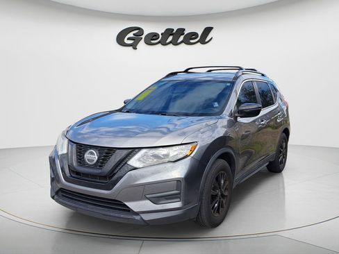 Used 2018 Nissan Rogue SV image 2