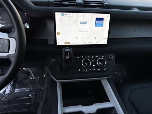 Used 2025 Land Rover Defender 110 S image 21