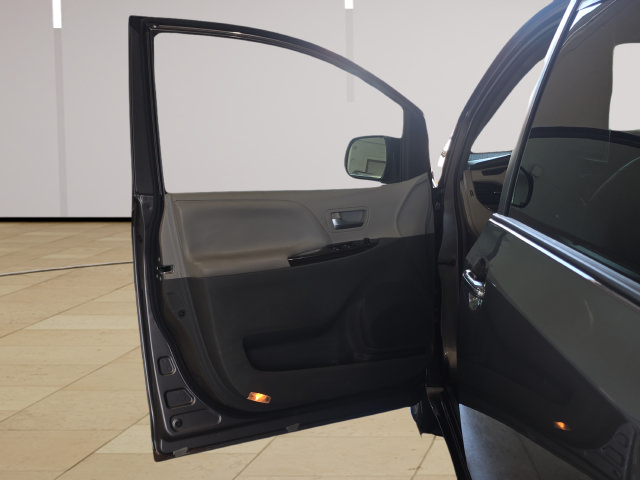Used 2016 Toyota Sienna XLE w/ Outdoor Package AWD/4WD image 10