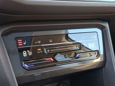 Used 2022 Volkswagen Tiguan SE image 16